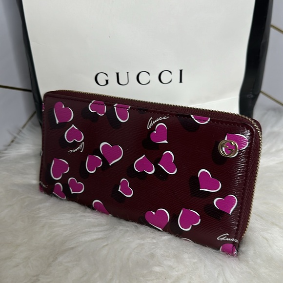 💯Authentic Gucci Heart Prints Long Wallet 🍀 - Picture 3 of 12